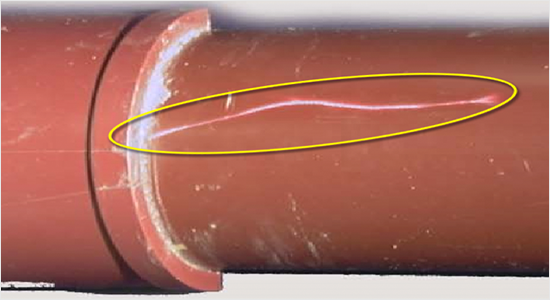 亀裂が発生した樹脂製配管